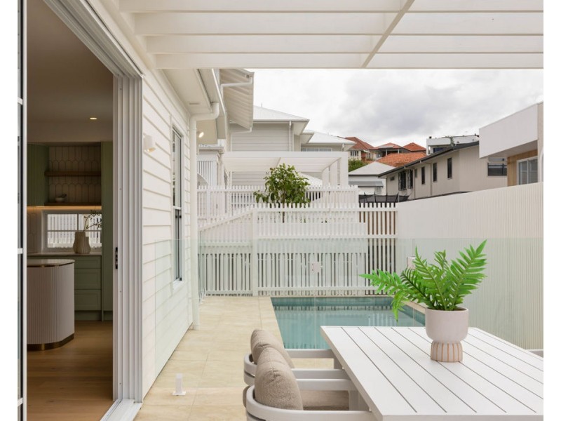 20 Hipwood Ave, Coorparoo QLD 4151