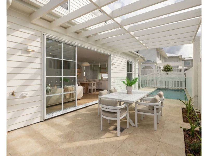 20 Hipwood Ave, Coorparoo QLD 4151