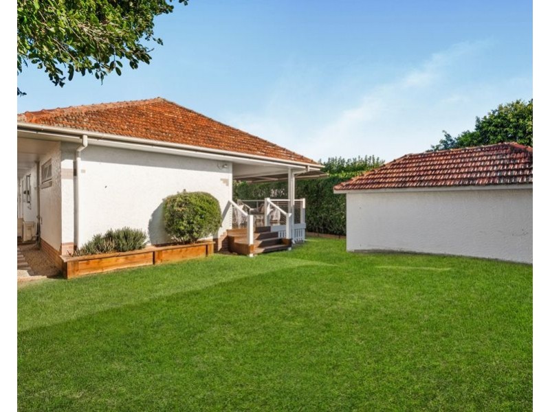 44 Framont Ave, Holland Park QLD 4121