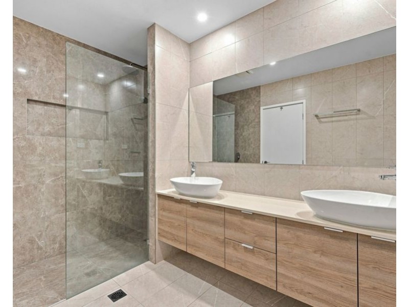 17/15 Kersley Rd, Kenmore QLD 4069