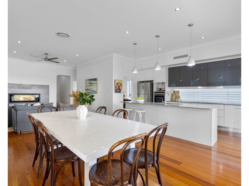 63 Stella St, Holland Park QLD 4121
