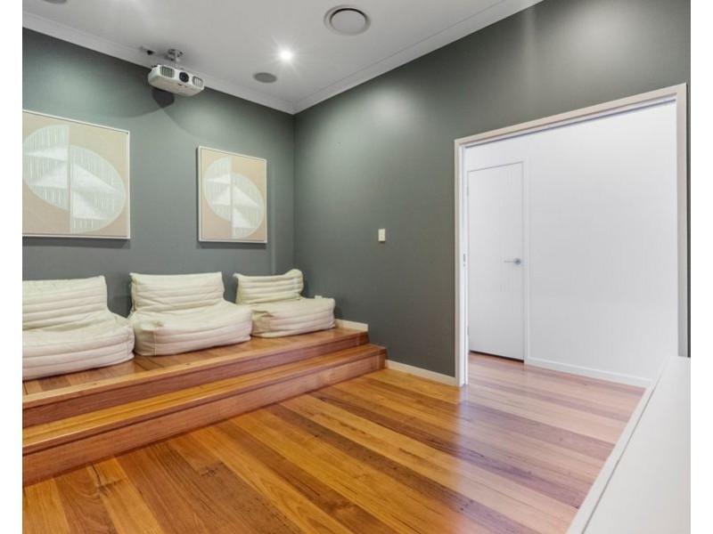 63 Stella St, Holland Park QLD 4121