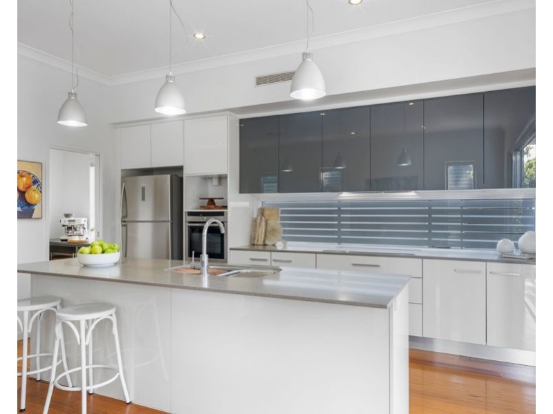 63 Stella St, Holland Park QLD 4121