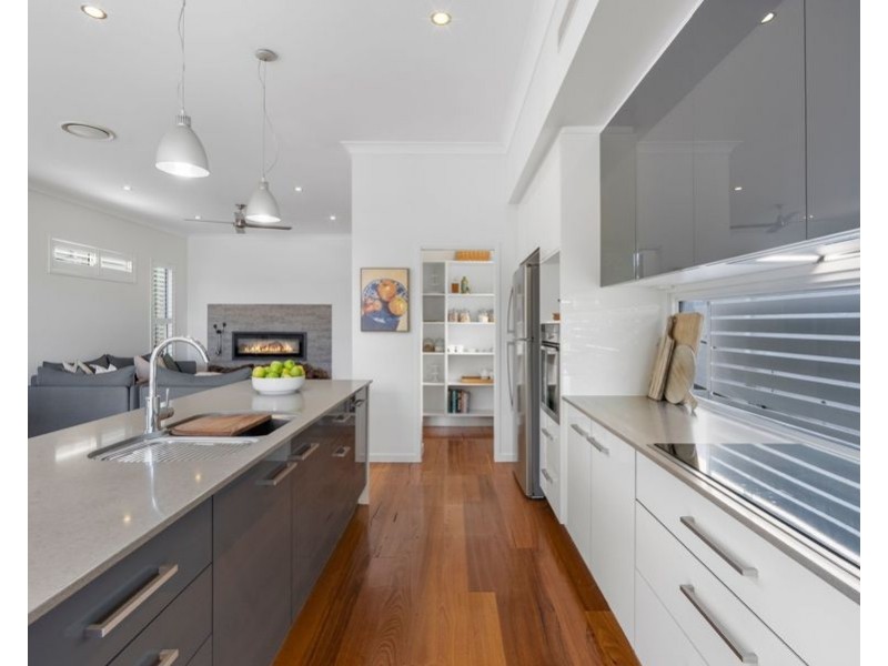 63 Stella St, Holland Park QLD 4121