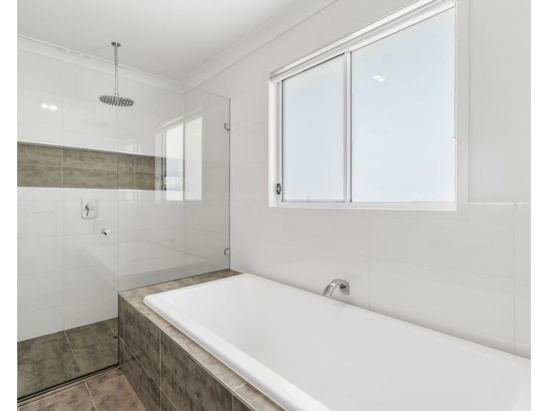 63 Stella St, Holland Park QLD 4121