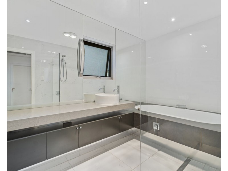 7 Myuna Street, Balmoral QLD 4171