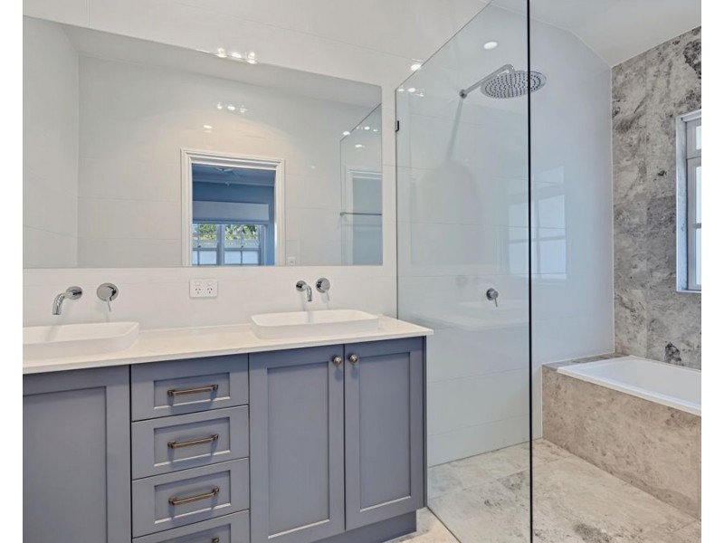66A Shakespeare Street, Coorparoo QLD 4151