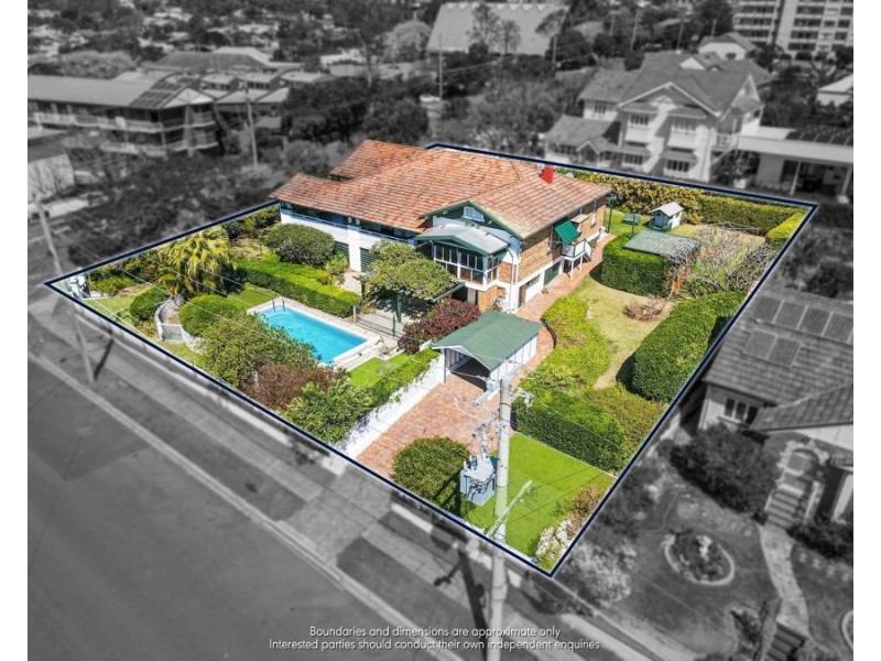 303 Cavendish Rd (Cnr Emlyn St), Coorparoo QLD 4151