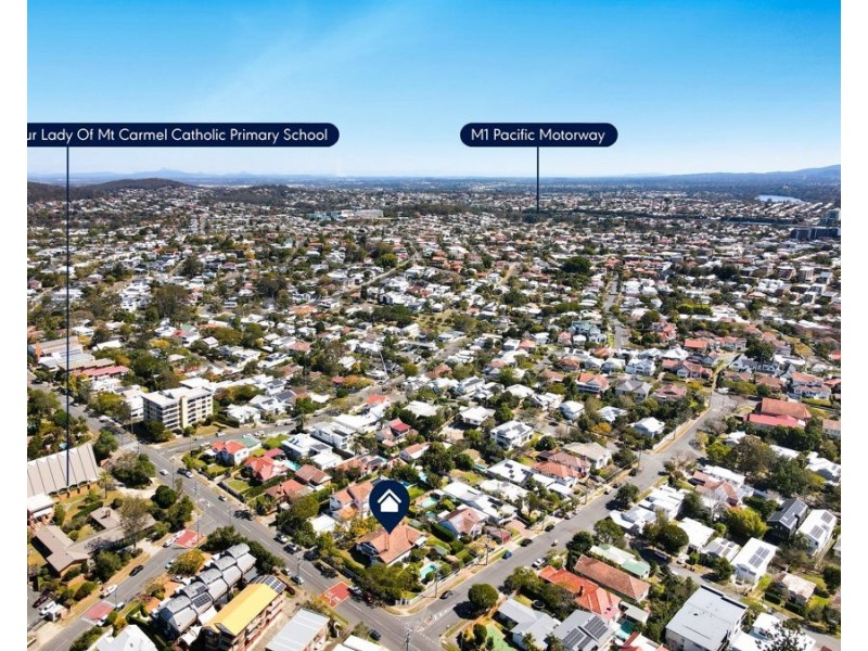 303 Cavendish Rd (Cnr Emlyn St), Coorparoo QLD 4151