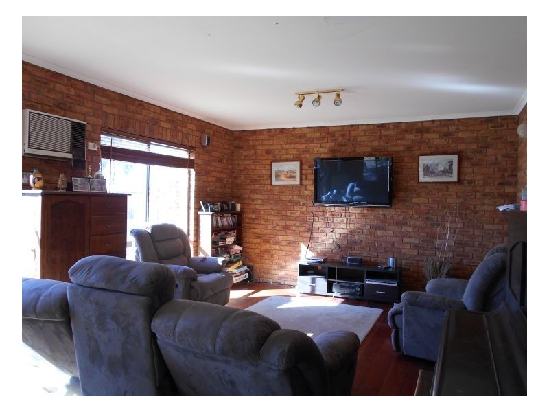 26 Waverly Rd, Berrigan NSW 2712