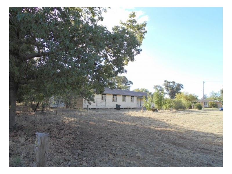 9-10 Milthorpe St, Oaklands NSW 2646