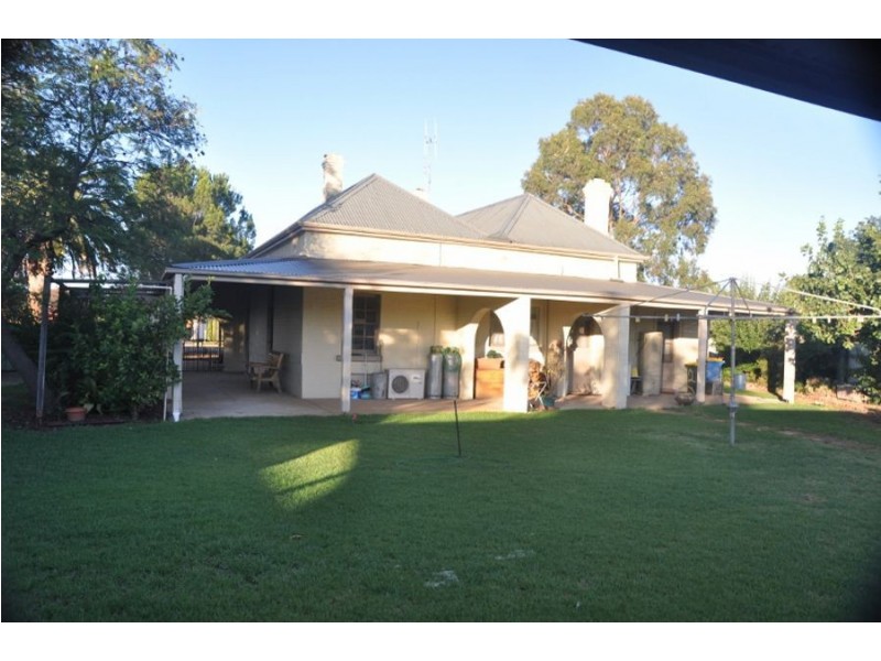 2 Barooga St, Berrigan NSW 2712