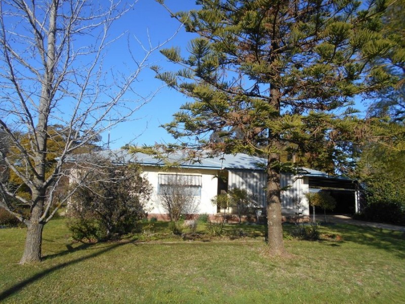 25 Young St, Oaklands NSW 2646