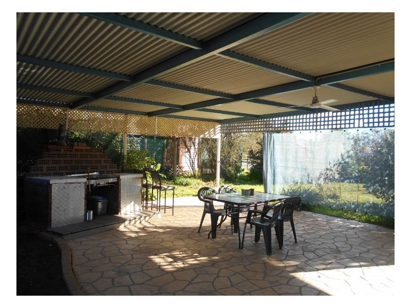 25 Young St, Oaklands NSW 2646