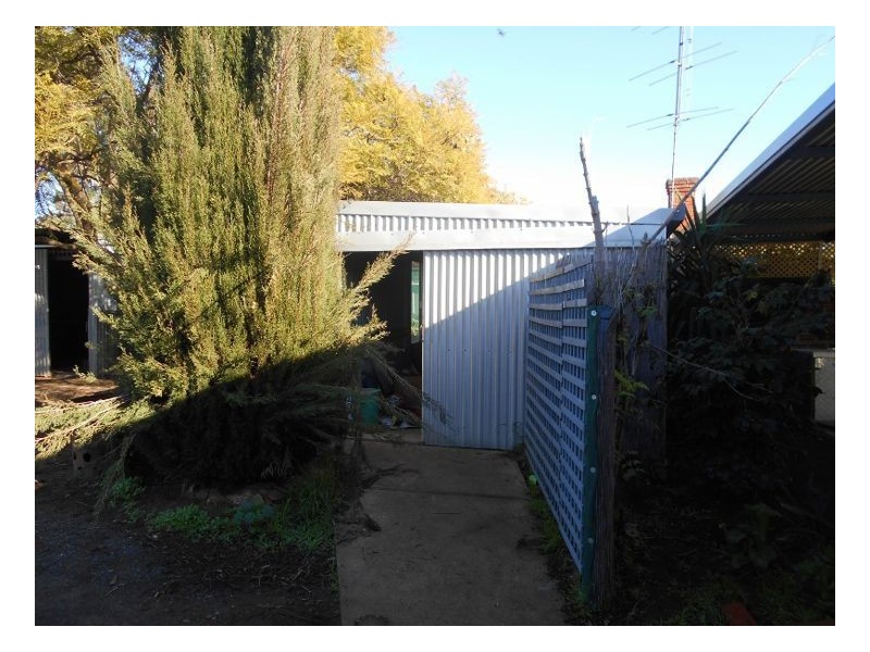 25 Young St, Oaklands NSW 2646