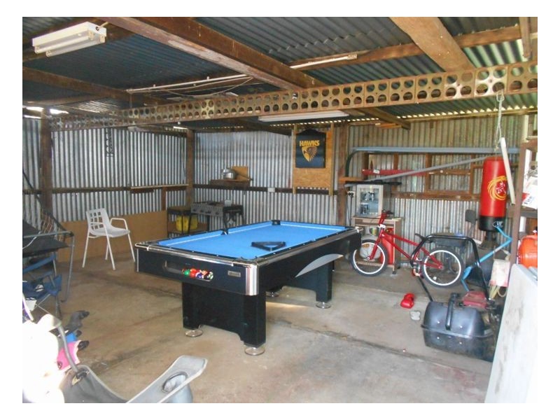 25 Young St, Oaklands NSW 2646