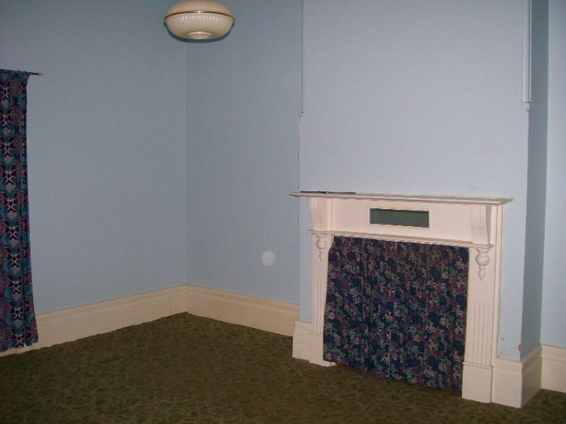 16 Young St, Oaklands NSW 2646