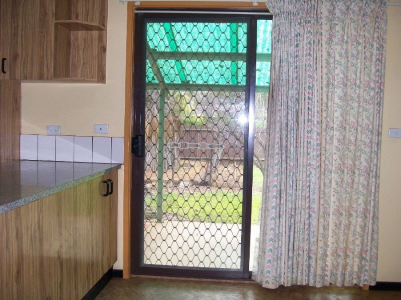 16 Young St, Oaklands NSW 2646