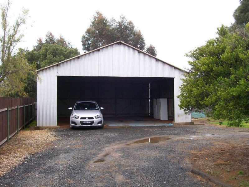 16 Young St, Oaklands NSW 2646