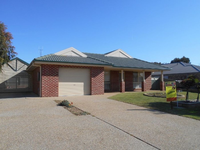 14 Alexander Avenue, Berrigan NSW 2712