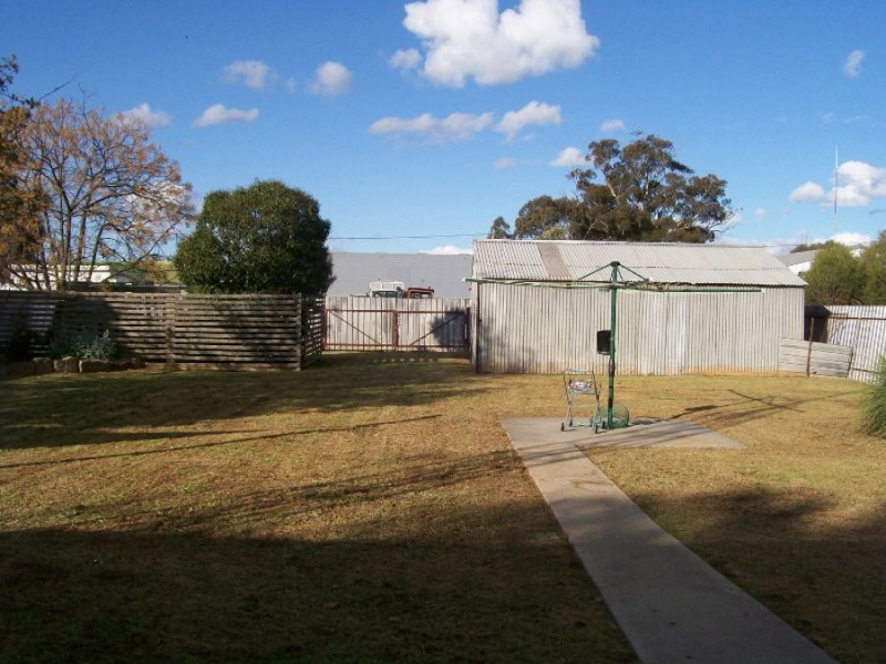 18 Flynn St, Berrigan NSW 2712