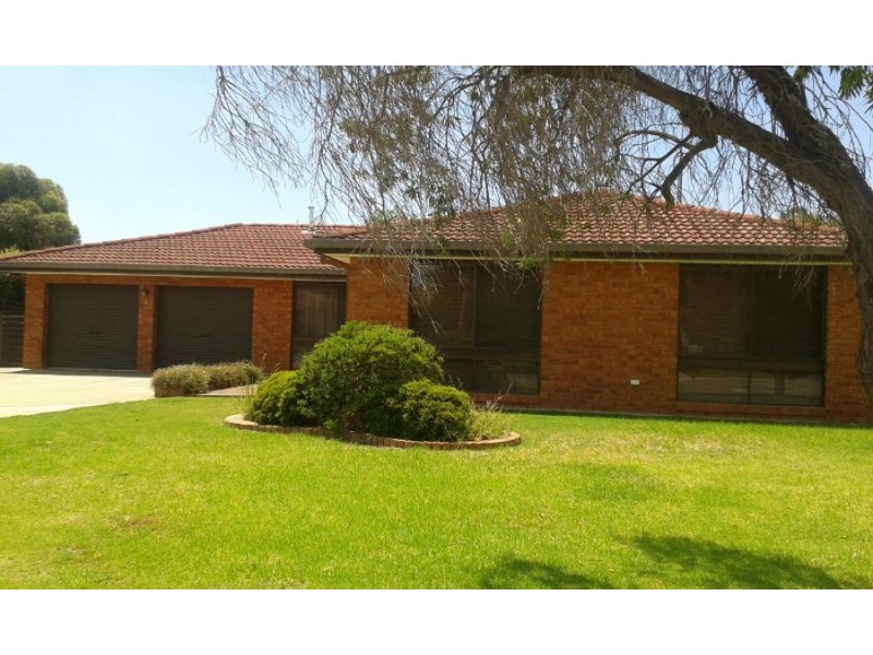 6 William St, Finley NSW 2713