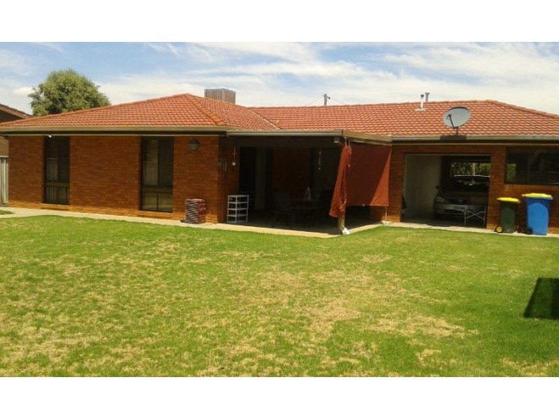 6 William St, Finley NSW 2713