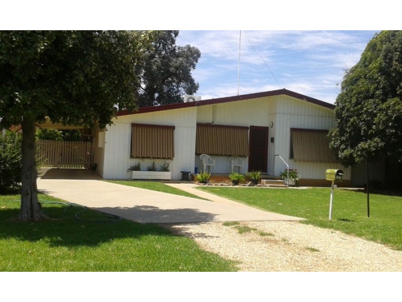 90 Tocumwal St, Finley NSW 2713