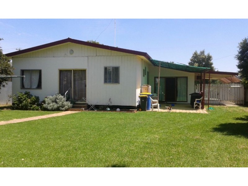 90 Tocumwal St, Finley NSW 2713