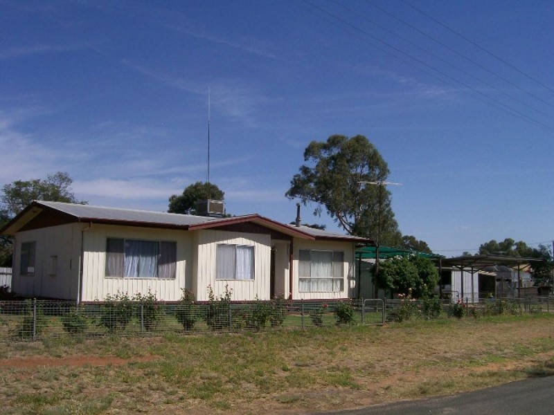 60 Buller St, Oaklands NSW 2646