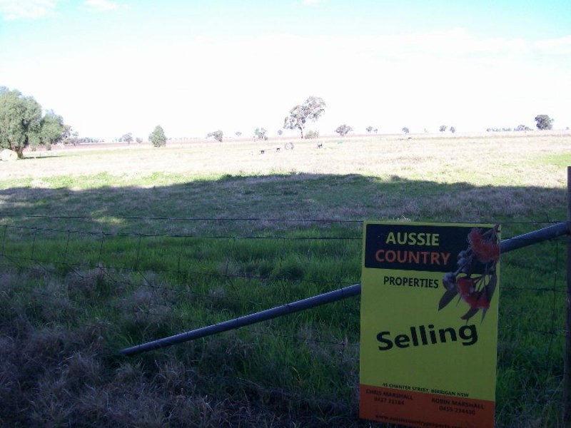 3-5 McLaren St, Oaklands NSW 2646