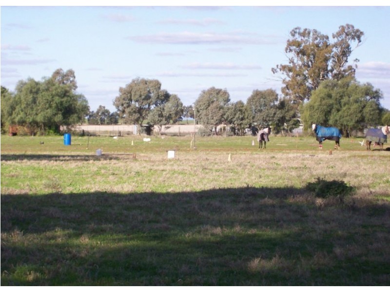 3-5 McLaren St, Oaklands NSW 2646