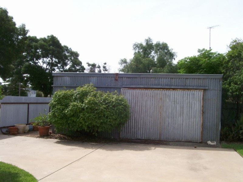 Number 10 Momalong Street, Berrigan NSW 2712