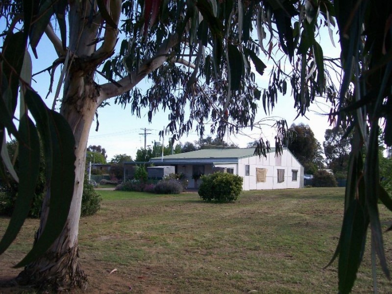 8-10 Flynn St, Berrigan NSW 2712