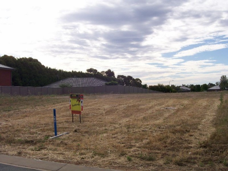 4 Mavis Stewart Dve, Barooga NSW 3644