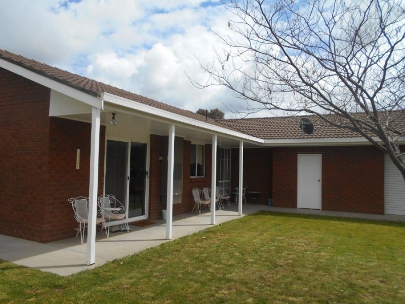 10 Alexander Ave, Berrigan NSW 2712