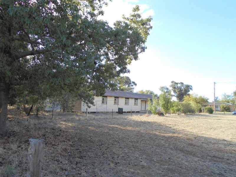 10 Milthorpe St, Oaklands NSW 2646