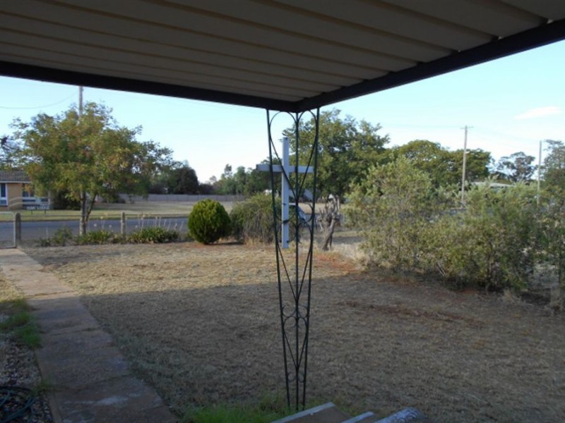 10 Milthorpe St, Oaklands NSW 2646