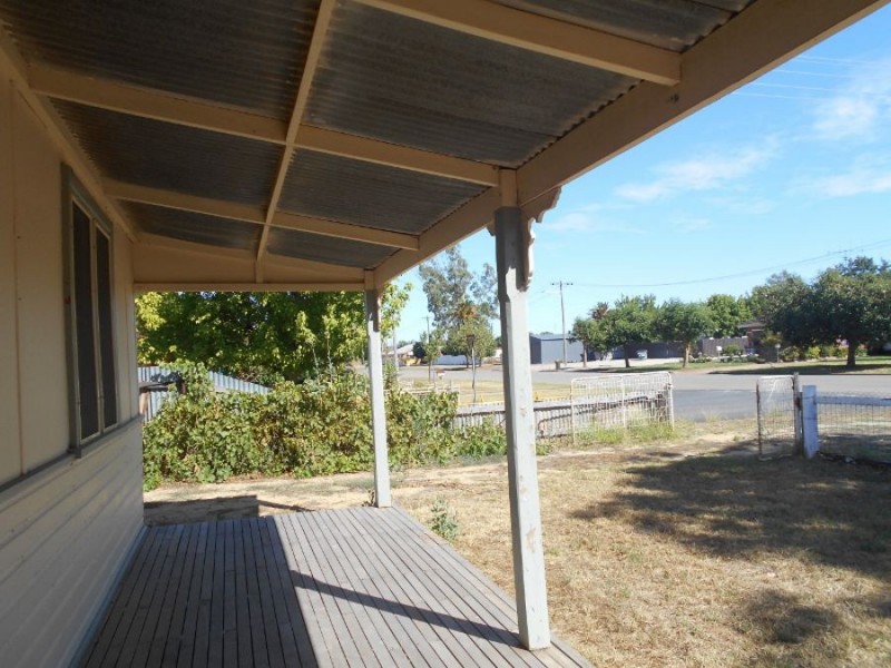 10 Warmatta St, Finley NSW 2713