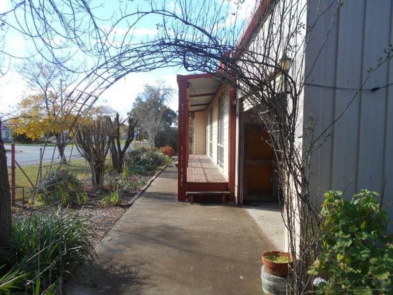 71 Milthorpe Street, Oaklands NSW 2646