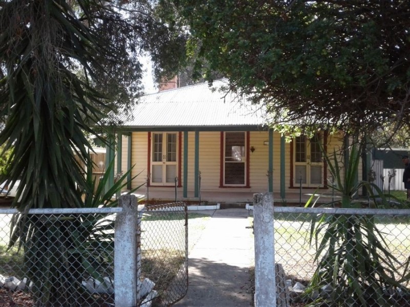 1 Gaffney St, Oaklands NSW 2646