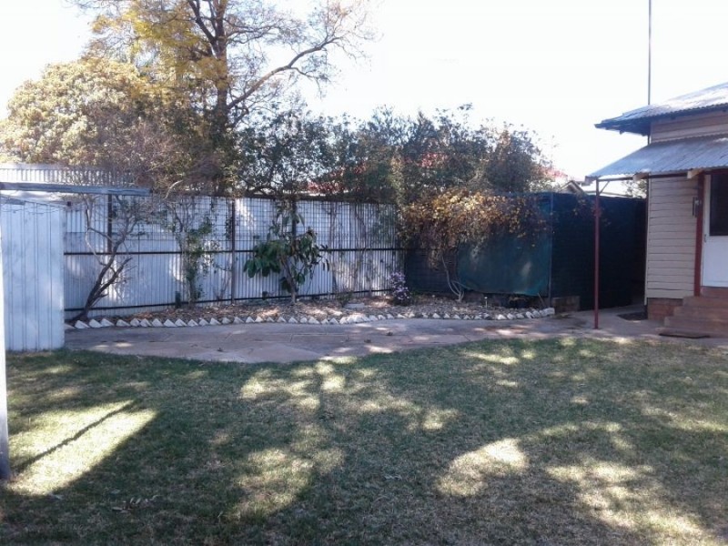 1 Gaffney St, Oaklands NSW 2646