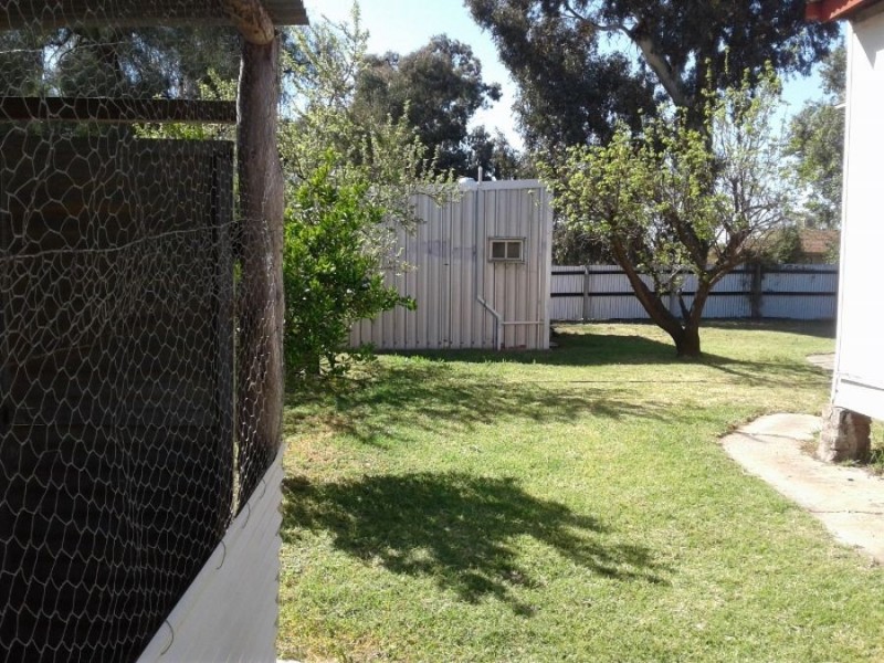 1 Gaffney St, Oaklands NSW 2646