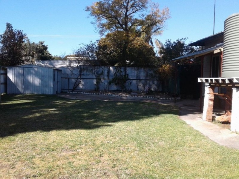 1 Gaffney St, Oaklands NSW 2646