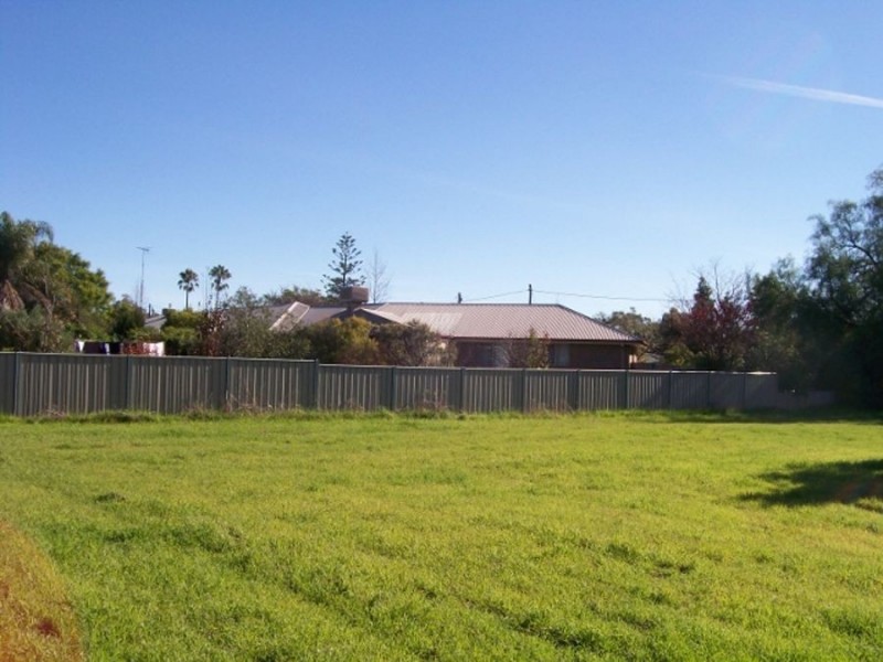 33 to 35 Young St, Oaklands NSW 2646