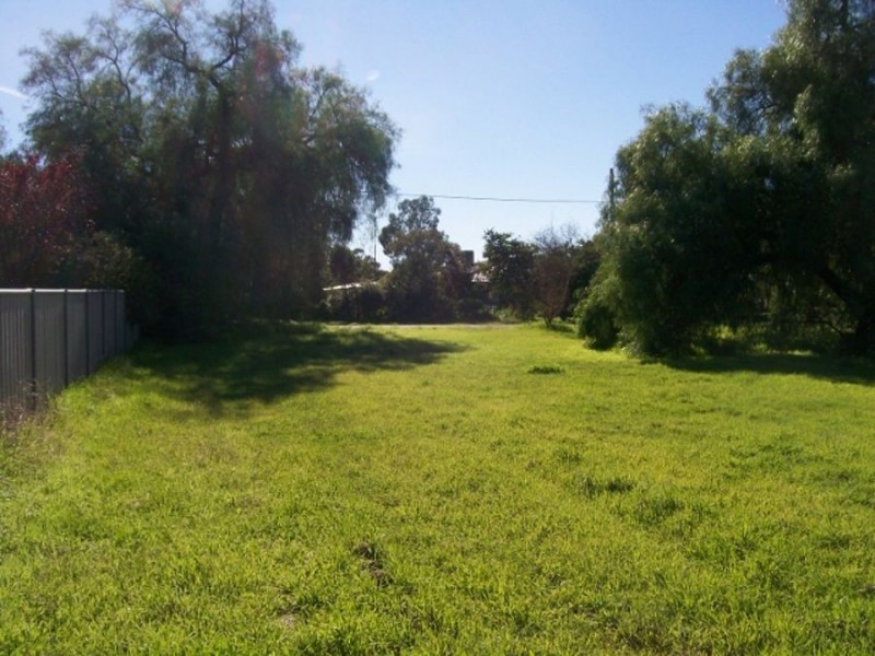 33 to 35 Young St, Oaklands NSW 2646