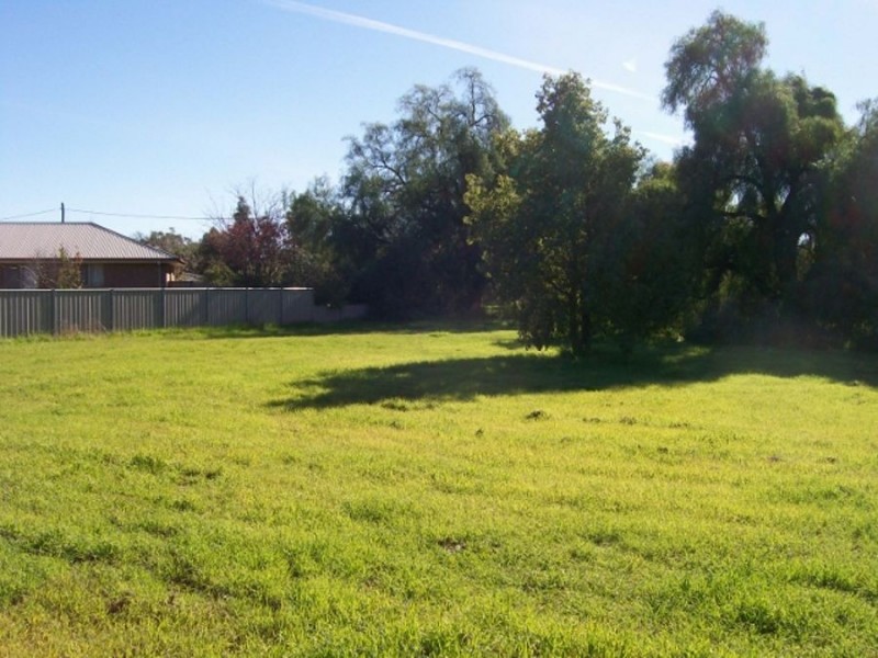 33 to 35 Young St, Oaklands NSW 2646