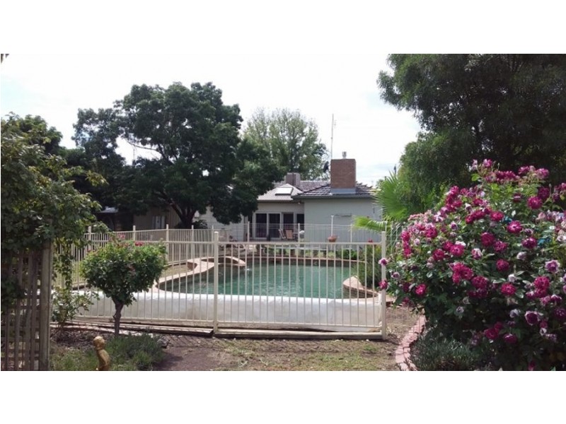 33 COBRAM ST, Berrigan NSW 2712