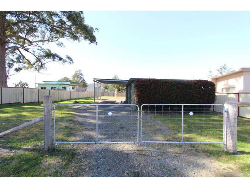 31 Lombard Street, Coolongolook NSW 2423