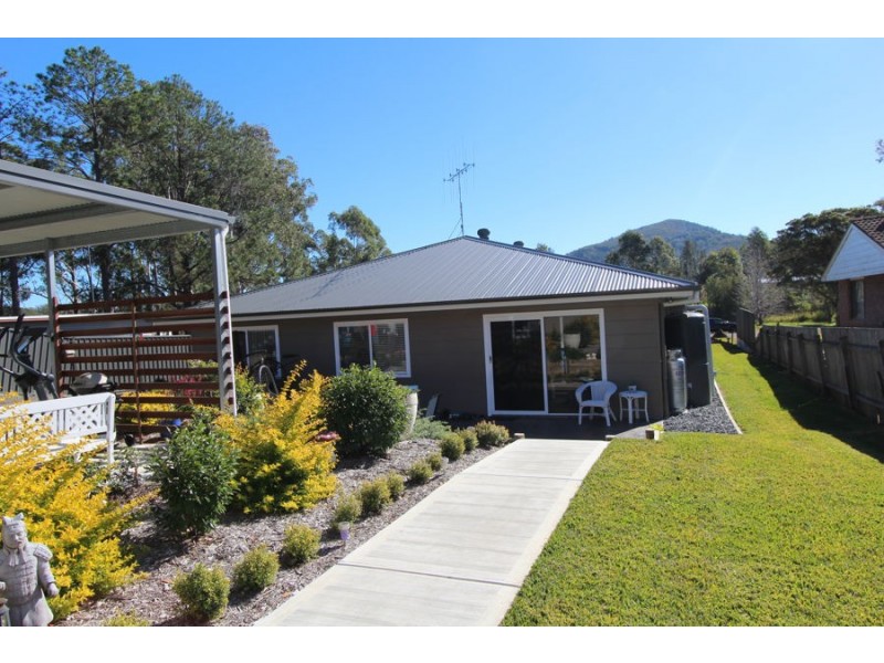 12 Carmichael Place, Nabiac NSW 2312